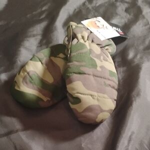 Nolan Boys Green and Brown Camouflage Mittens